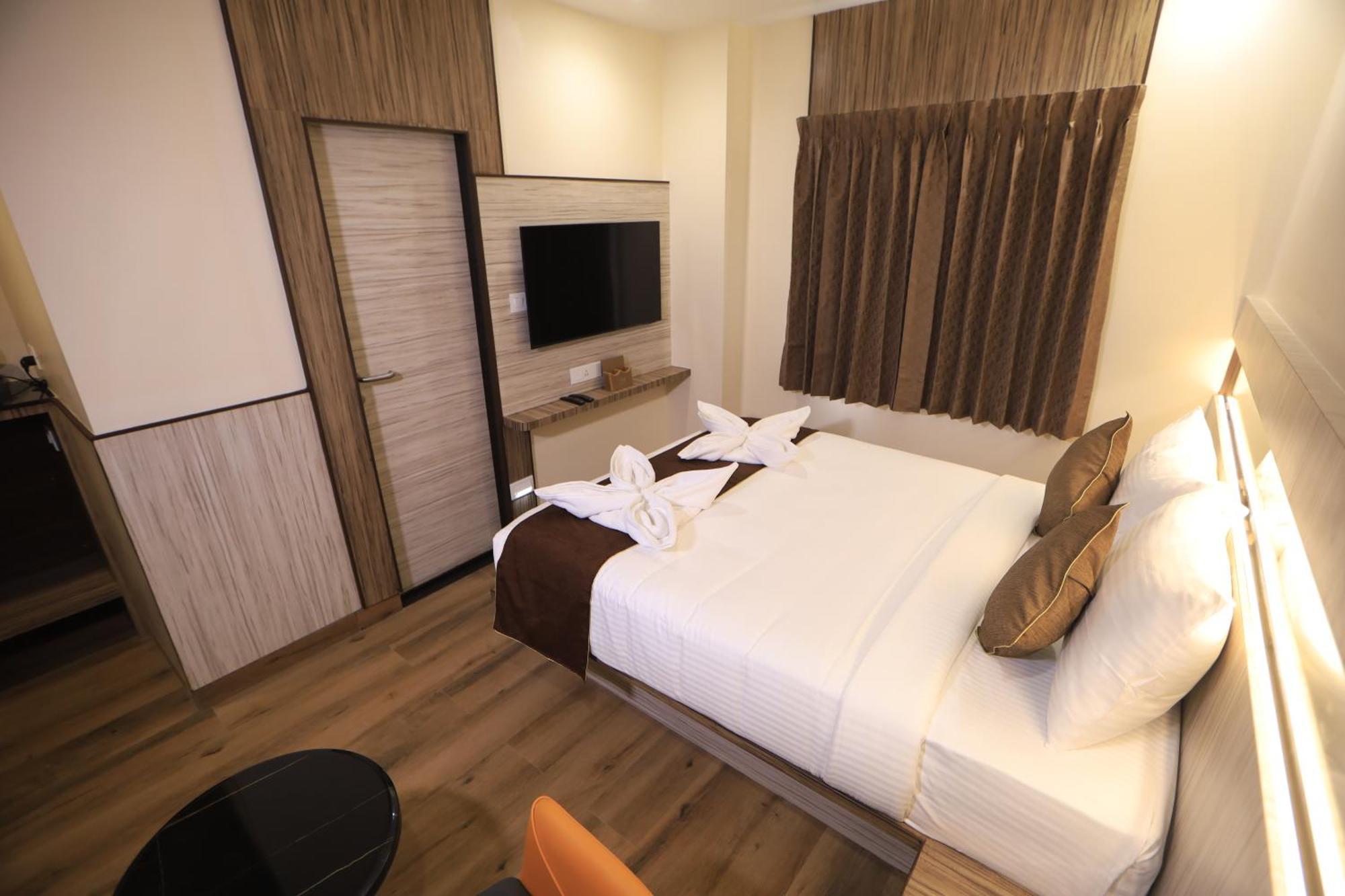 Kings Bury Inn Kumbakonam Bagian luar foto