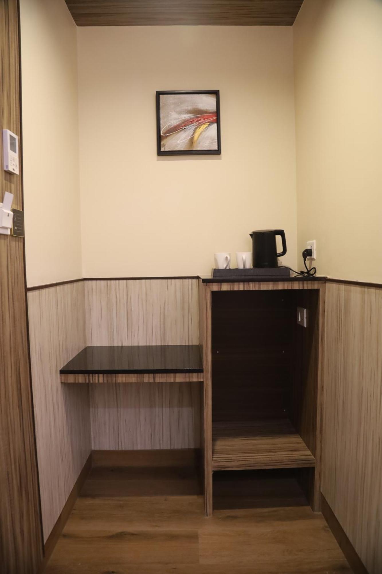 Kings Bury Inn Kumbakonam Bagian luar foto