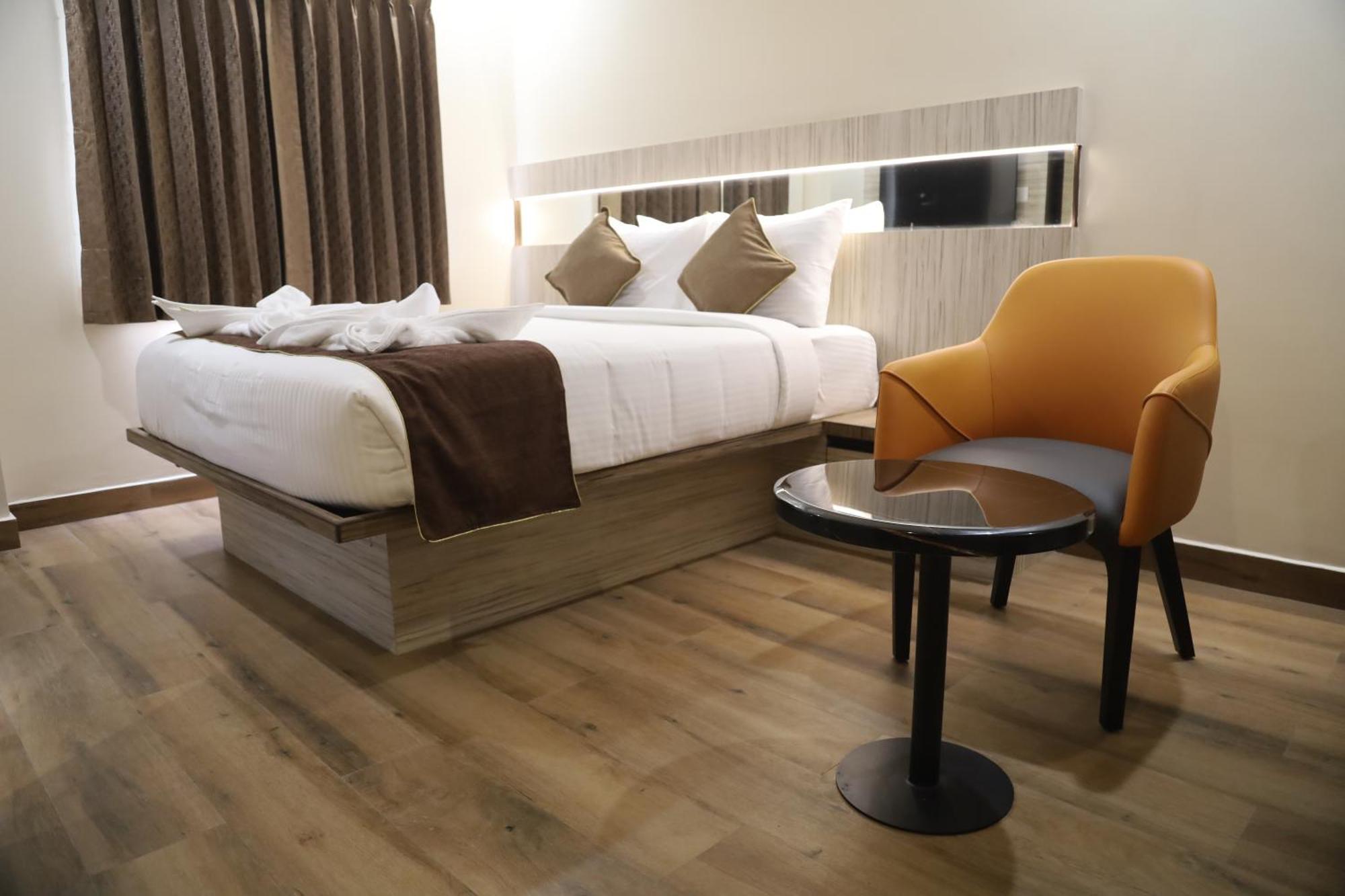 Kings Bury Inn Kumbakonam Bagian luar foto
