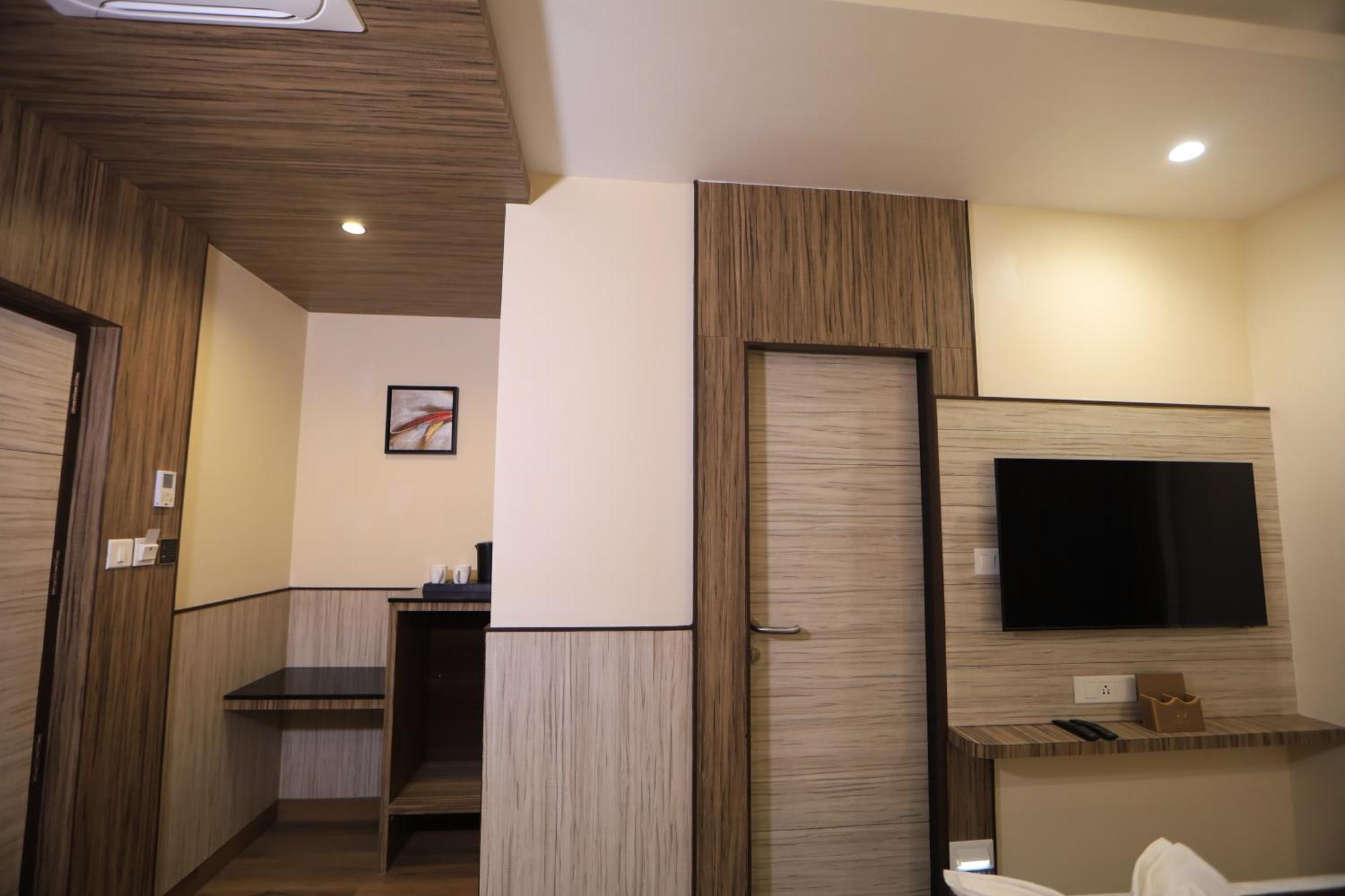 Kings Bury Inn Kumbakonam Bagian luar foto