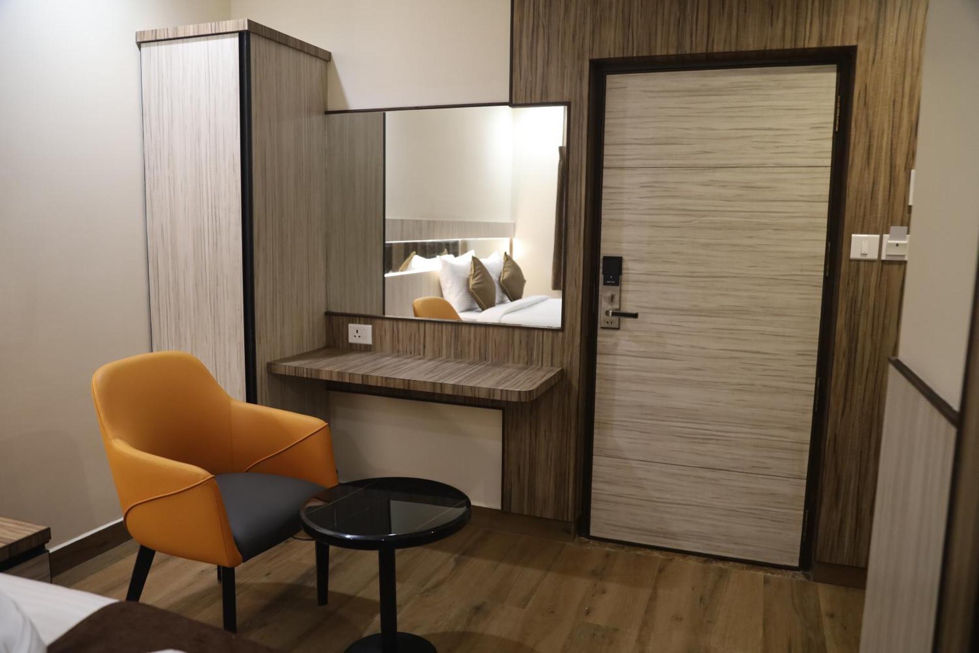 Kings Bury Inn Kumbakonam Bagian luar foto