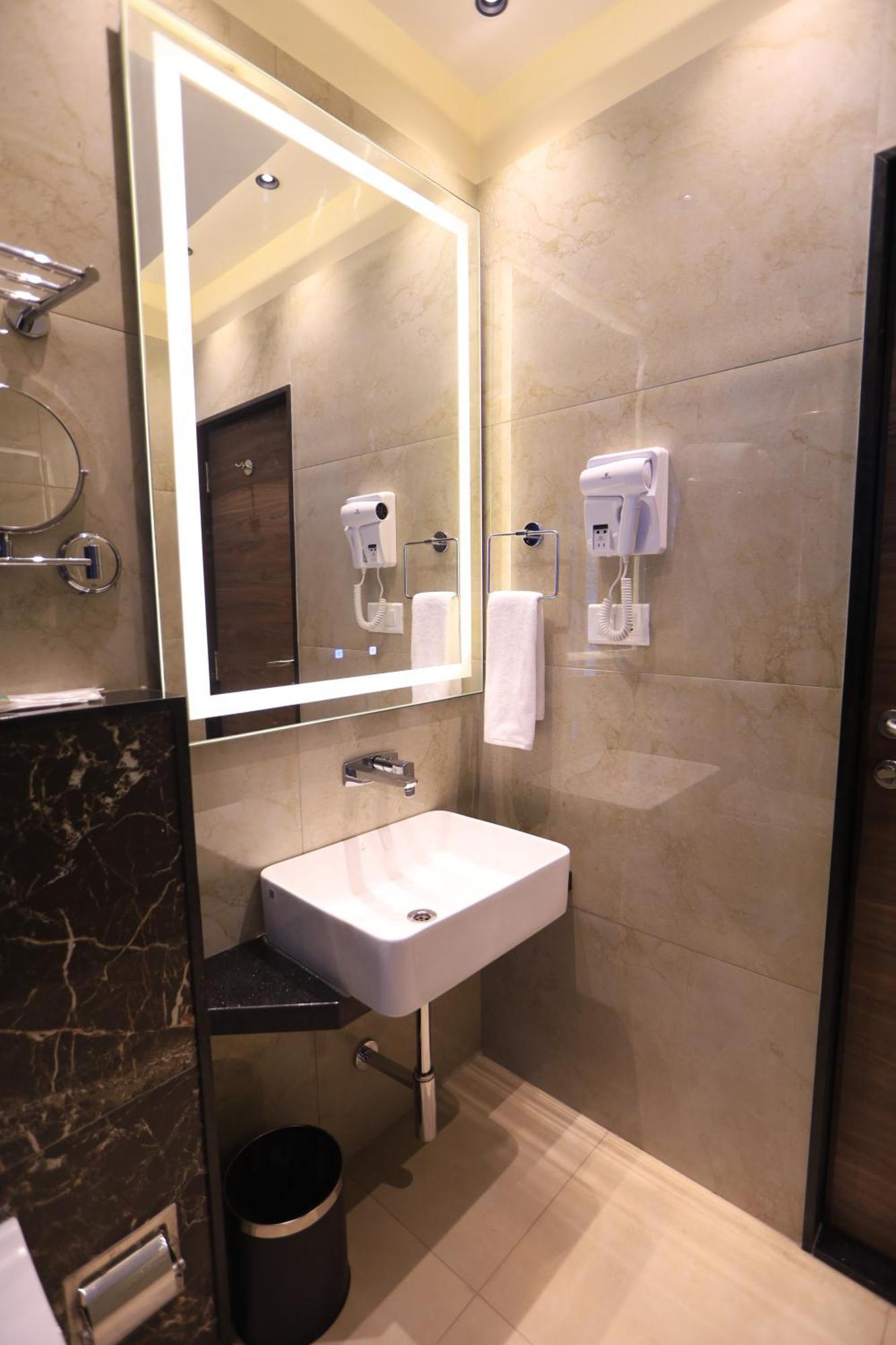 Kings Bury Inn Kumbakonam Bagian luar foto