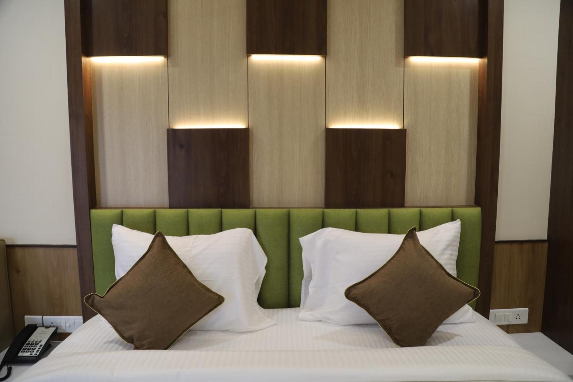 Kings Bury Inn Kumbakonam Bagian luar foto