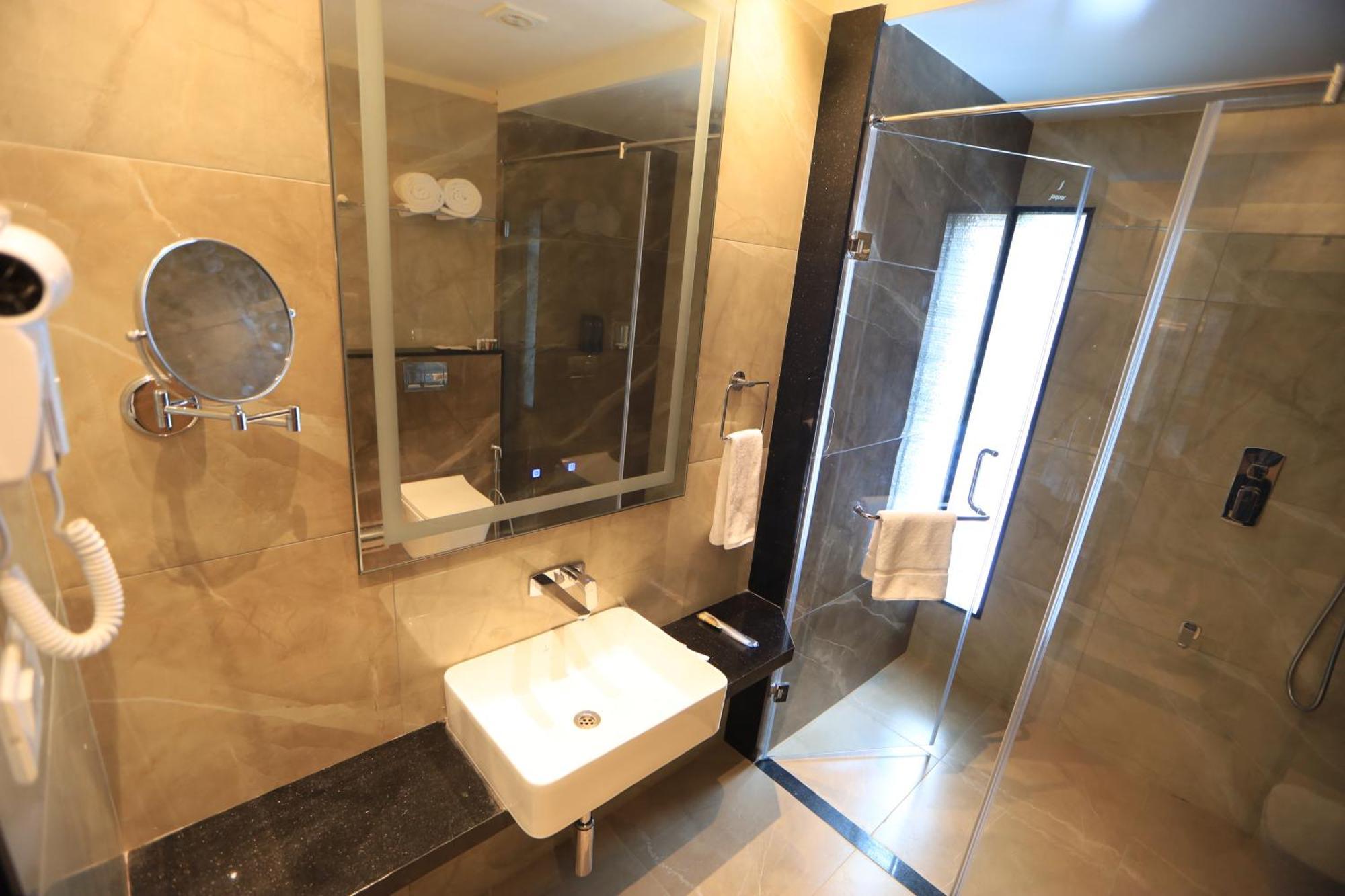 Kings Bury Inn Kumbakonam Bagian luar foto