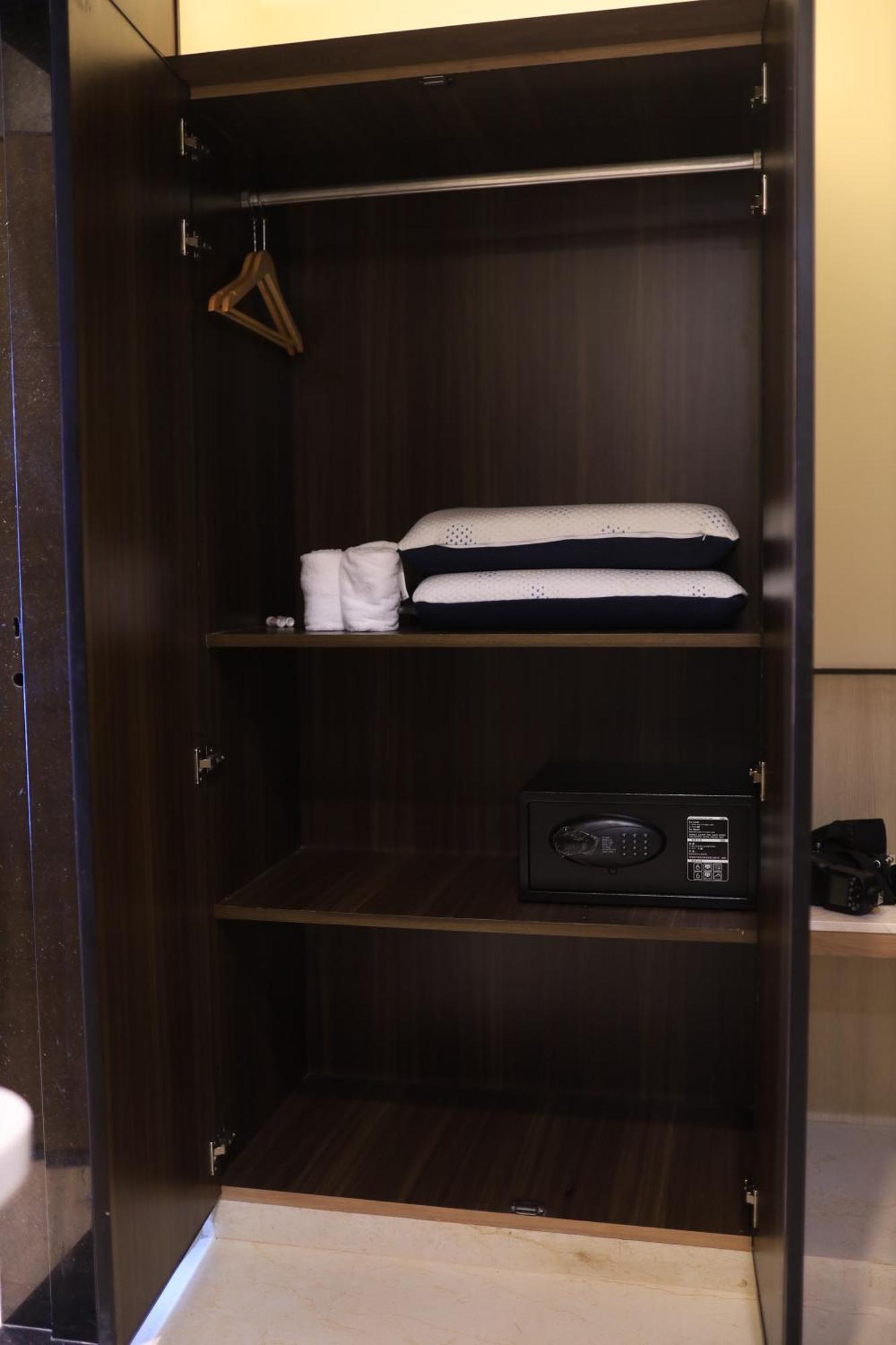Kings Bury Inn Kumbakonam Bagian luar foto